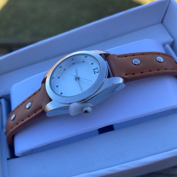 Tan faux leather Fashion watch w/ tiny stud accents New in box - Picture 8 of 10